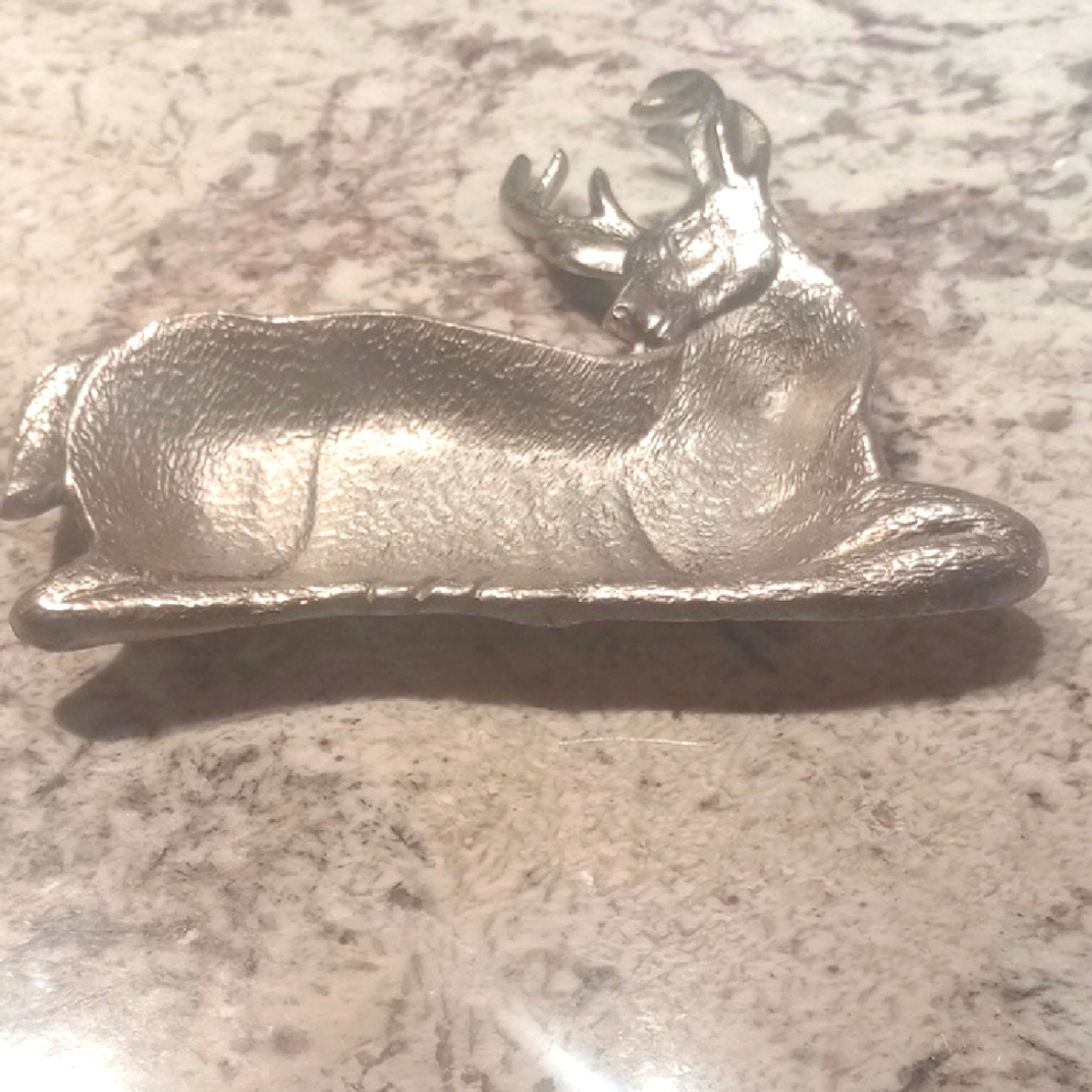 Stylish Silver Deer Sculpture Accent Decor